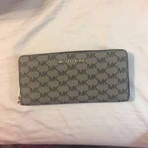 Michael Kors wallet in superb condition